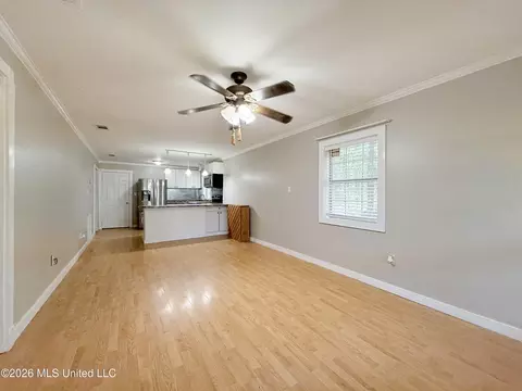 Living - 645 Zetus Rd, Brookhaven, MS 39601 photo 2 of 3