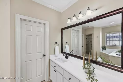 Bath - 127 Eastside Dr, Brandon, MS 39047 photo 1 of 4