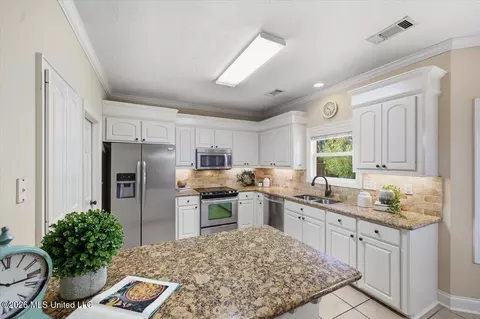 Kitchen - 127 Eastside Dr, Brandon, MS 39047 photo 1 of 4