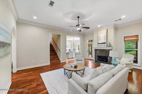 Living - 127 Eastside Dr, Brandon, MS 39047 photo 2 of 4