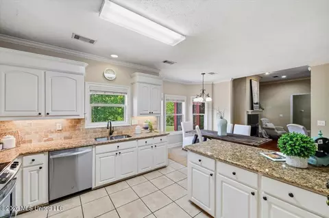 Kitchen - 127 Eastside Dr, Brandon, MS 39047 photo 3 of 4