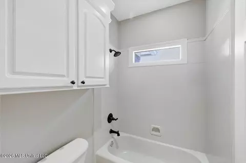 Bath - 127 Eastside Dr, Brandon, MS 39047 photo 4 of 4