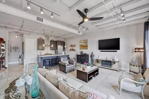 Living - 145 Republic St #321, Madison, MS 39110 photo 4 of 4