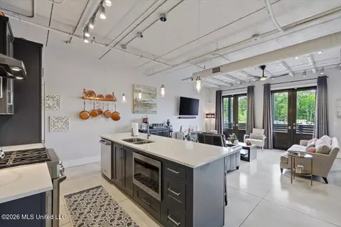 Kitchen - 145 Republic St #321, Madison, MS 39110 photo 2 of 4