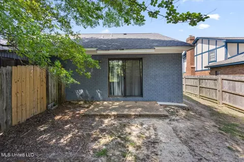 Exterior - 2455 River Oaks Blvd #A, Jackson, MS 39211 photo 5 of 7