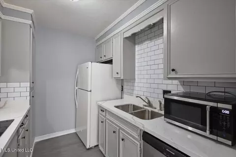 Kitchen - 2455 River Oaks Blvd #A, Jackson, MS 39211 photo 2 of 4