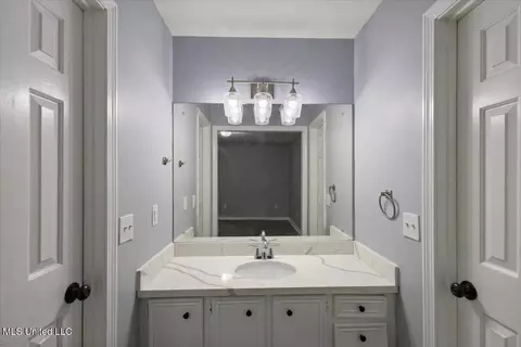 Bath - 2455 River Oaks Blvd #A, Jackson, MS 39211 photo 1 of 2
