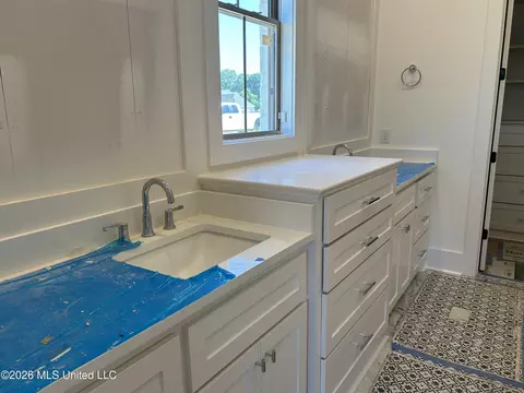 Bath - 120 Mission Park Dr, Madison, MS 39110 photo 1 of 3