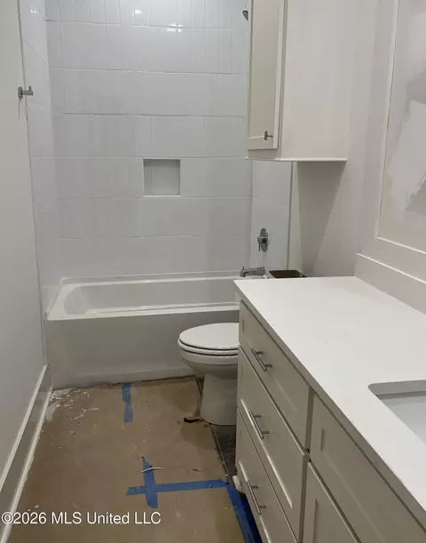 Bath - 120 Mission Park Dr, Madison, MS 39110 photo 3 of 3