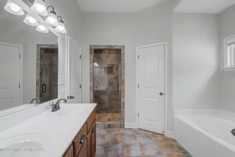 Entry Way - 1316 Heritage Dr, Hernando, MS 38632 photo 2 of 7