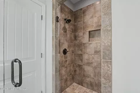 Bath - 1316 Heritage Dr, Hernando, MS 38632 photo 2 of 4