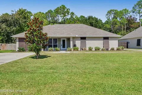 217 Henley Pl, Bay Saint Louis, MS 39520