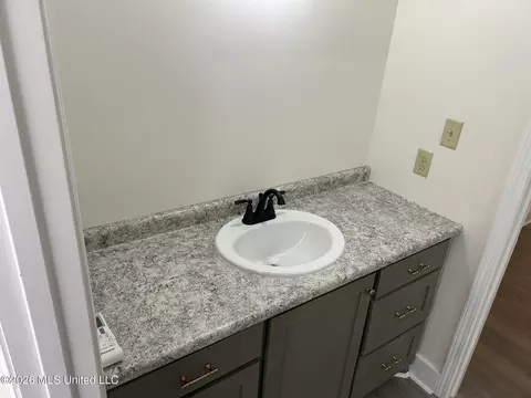 Bath - 64 Providence Rd #A, Natchez, MS 39120 photo 1 of 2