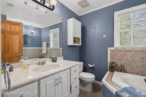 Bath - 1713 Deer Ln, Lucedale, MS 39452 photo 2 of 3