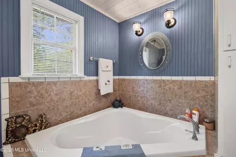 Bath - 1713 Deer Ln, Lucedale, MS 39452 photo 3 of 3