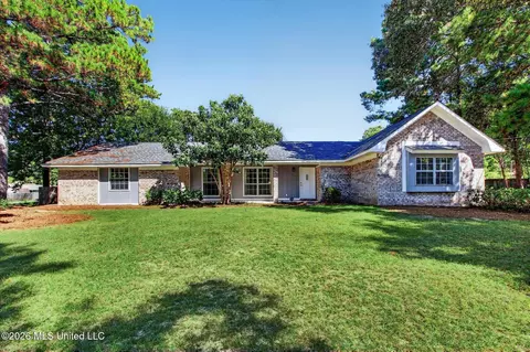 147 Somerset Dr, Hattiesburg, MS 39402