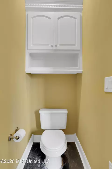 Bath - 2159 Crossbridge Blvd, Byram, MS 39272 photo 3 of 4