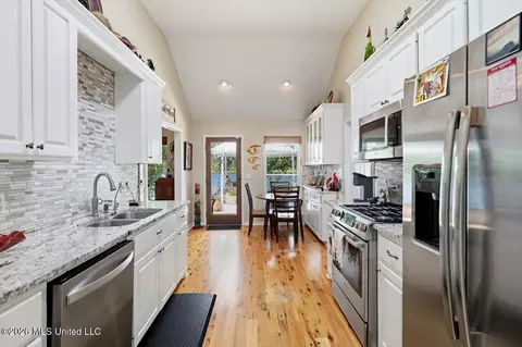 Kitchen - 433 Westport Way, Flowood, MS 39232 photo 3 of 4