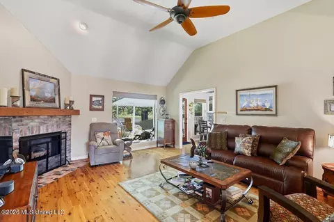 Living - 433 Westport Way, Flowood, MS 39232 photo 2 of 3