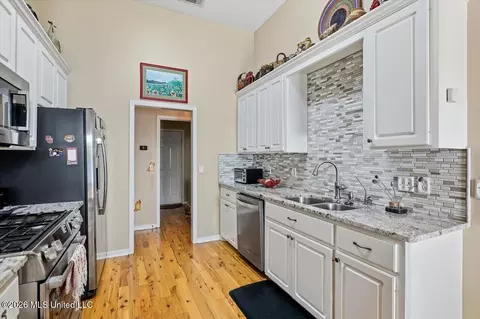 Kitchen - 433 Westport Way, Flowood, MS 39232 photo 4 of 4