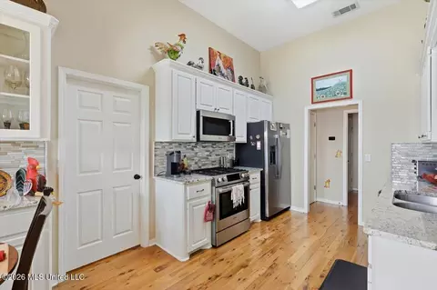 Kitchen - 433 Westport Way, Flowood, MS 39232 photo 2 of 4