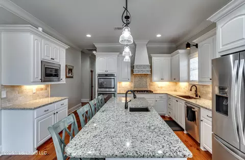 Kitchen - 112 Tailfeather Dr, Madison, MS 39110 photo 7 of 7