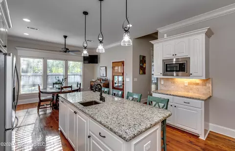 Kitchen - 112 Tailfeather Dr, Madison, MS 39110 photo 5 of 7
