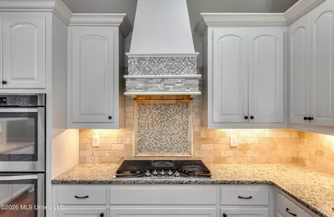 Kitchen - 112 Tailfeather Dr, Madison, MS 39110 photo 6 of 7