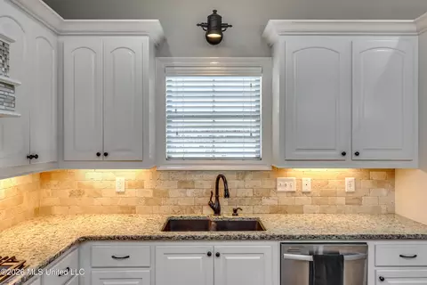 Kitchen - 112 Tailfeather Dr, Madison, MS 39110 photo 3 of 7