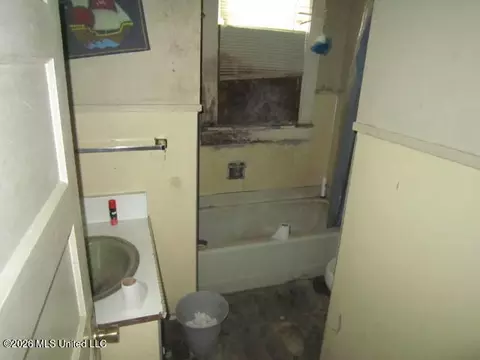 Bath - 252 E Academy St, Canton, MS 39046 photo 2 of 2