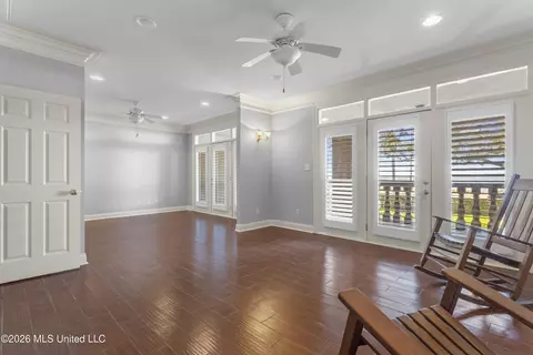 Living - 1478 Beach Blvd #A, Biloxi, MS 39530 photo 10 of 10