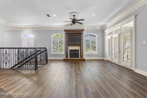 Living - 1478 Beach Blvd #A, Biloxi, MS 39530 photo 2 of 10