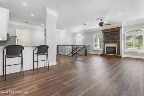 Living - 1478 Beach Blvd #A, Biloxi, MS 39530 photo 6 of 10