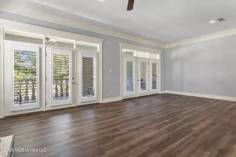 Living - 1478 Beach Blvd #A, Biloxi, MS 39530 photo 4 of 10