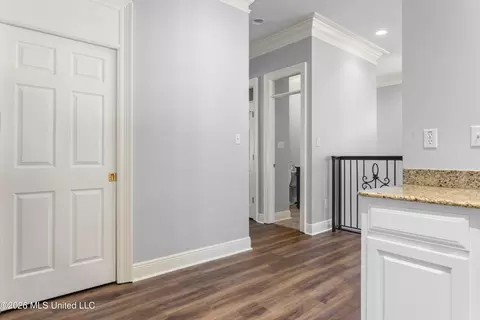 Entry Way - 1478 Beach Blvd #A, Biloxi, MS 39530 photo 4 of 7