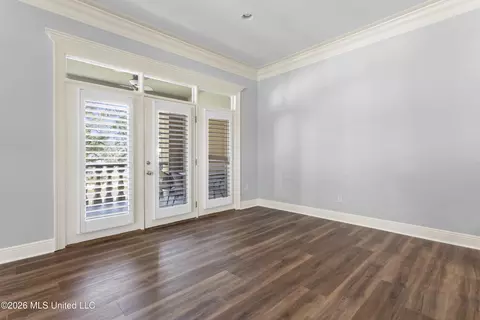Living - 1478 Beach Blvd #A, Biloxi, MS 39530 photo 5 of 10