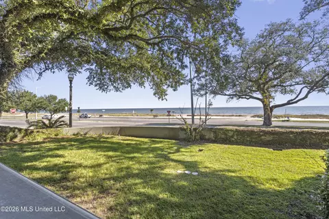View/Area - 1478 Beach Blvd #A, Biloxi, MS 39530 photo 4 of 10