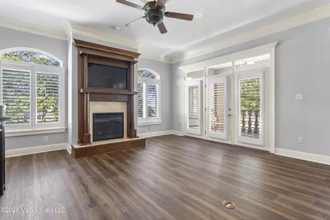 Living - 1478 Beach Blvd #A, Biloxi, MS 39530 photo 3 of 10