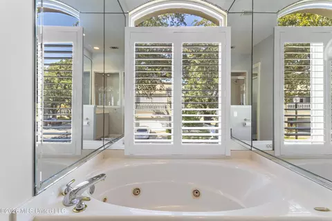 Bath - 1478 Beach Blvd #A, Biloxi, MS 39530 photo 3 of 8