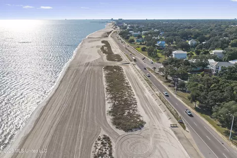 View/Area - 1478 Beach Blvd #A, Biloxi, MS 39530 photo 6 of 10