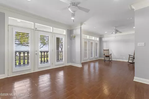 Living - 1478 Beach Blvd #A, Biloxi, MS 39530 photo 8 of 10