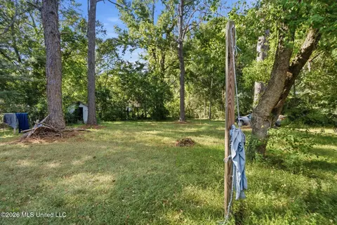 Exterior - 2968 N 5th Ave, Laurel, MS 39440 photo 5 of 6