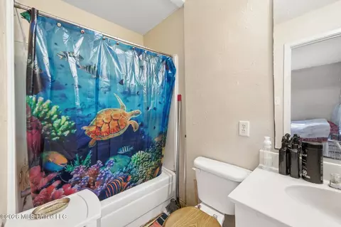 Bath - 2968 N 5th Ave, Laurel, MS 39440 photo 1 of 2