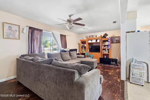 Living - 2968 N 5th Ave, Laurel, MS 39440 photo 1 of 1