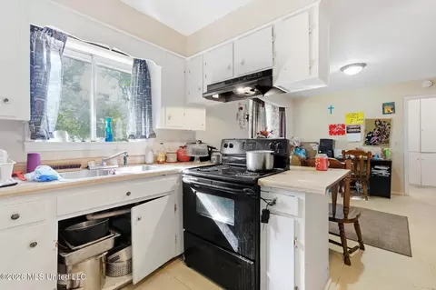 Kitchen - 2968 N 5th Ave, Laurel, MS 39440 photo 1 of 1
