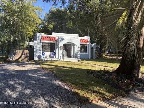 168 Saint Paul St, Biloxi, MS 39530