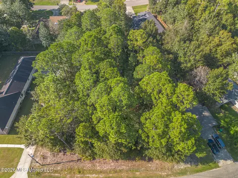 83186 Lola Dr, Diamondhead, MS 39525