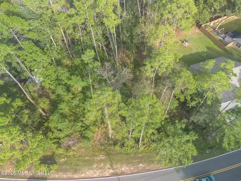 84130 Bayou Dr, Diamondhead, MS 39525