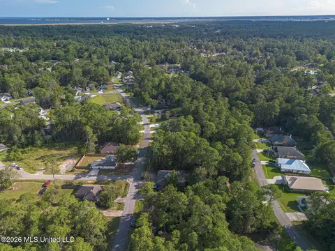8335 Amoka Dr, Diamondhead, MS 39525 photo 4