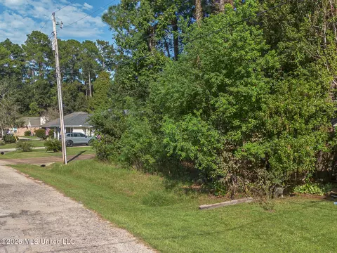 83167 Lola Dr, Diamondhead, MS 39525